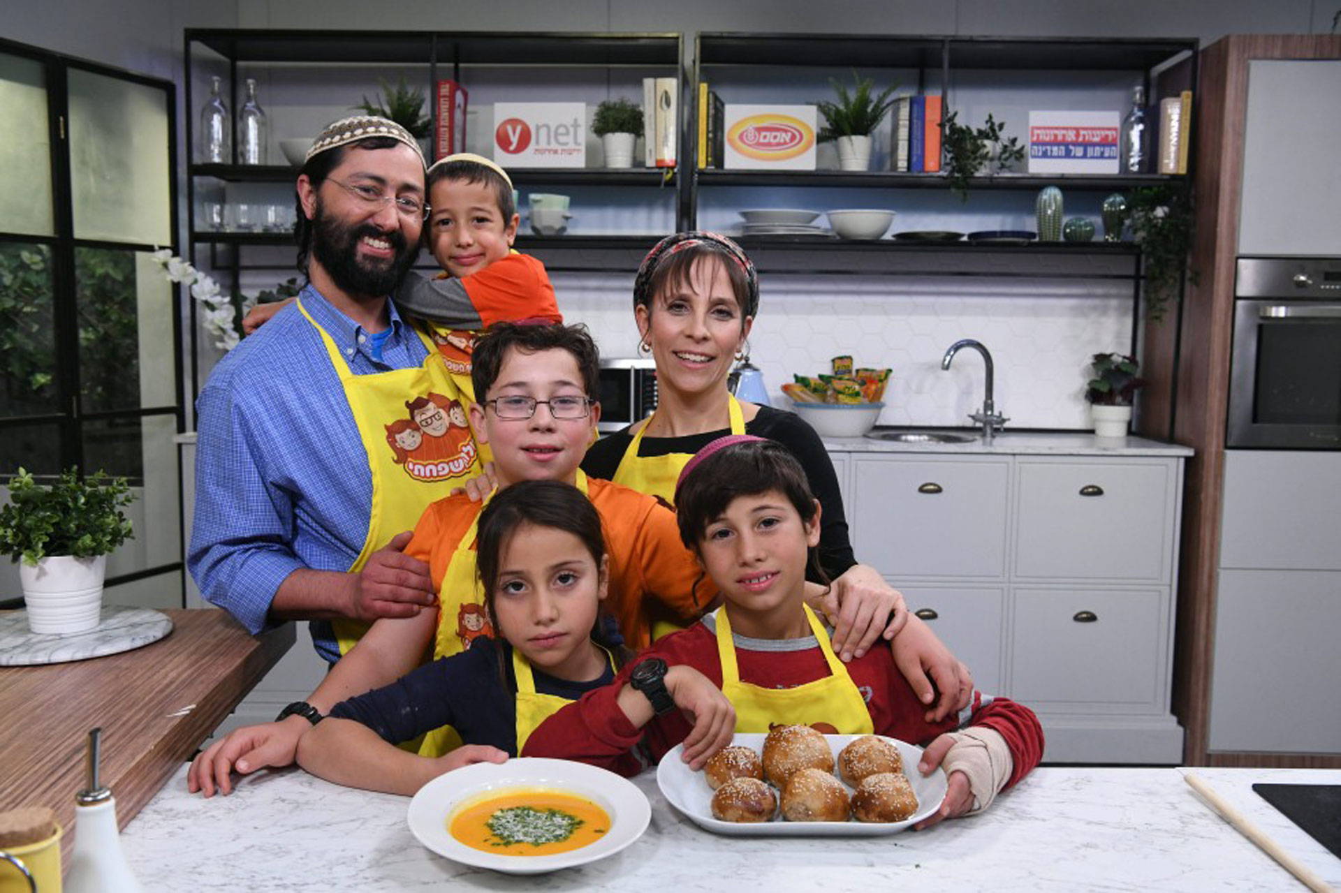 שולחן משפחתי